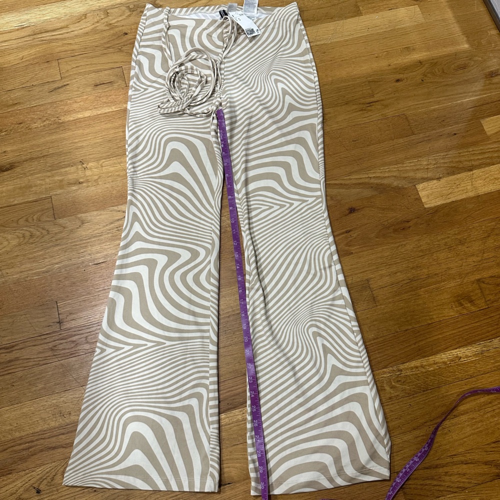 H&M Beige and White Patterned Pants